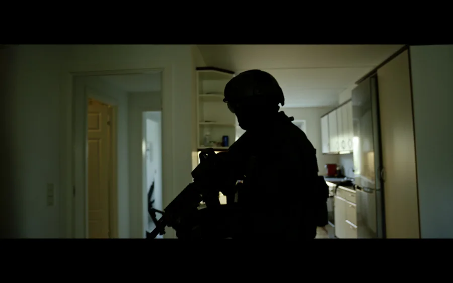 Gadens Melodi — A tactical character inside an apartment